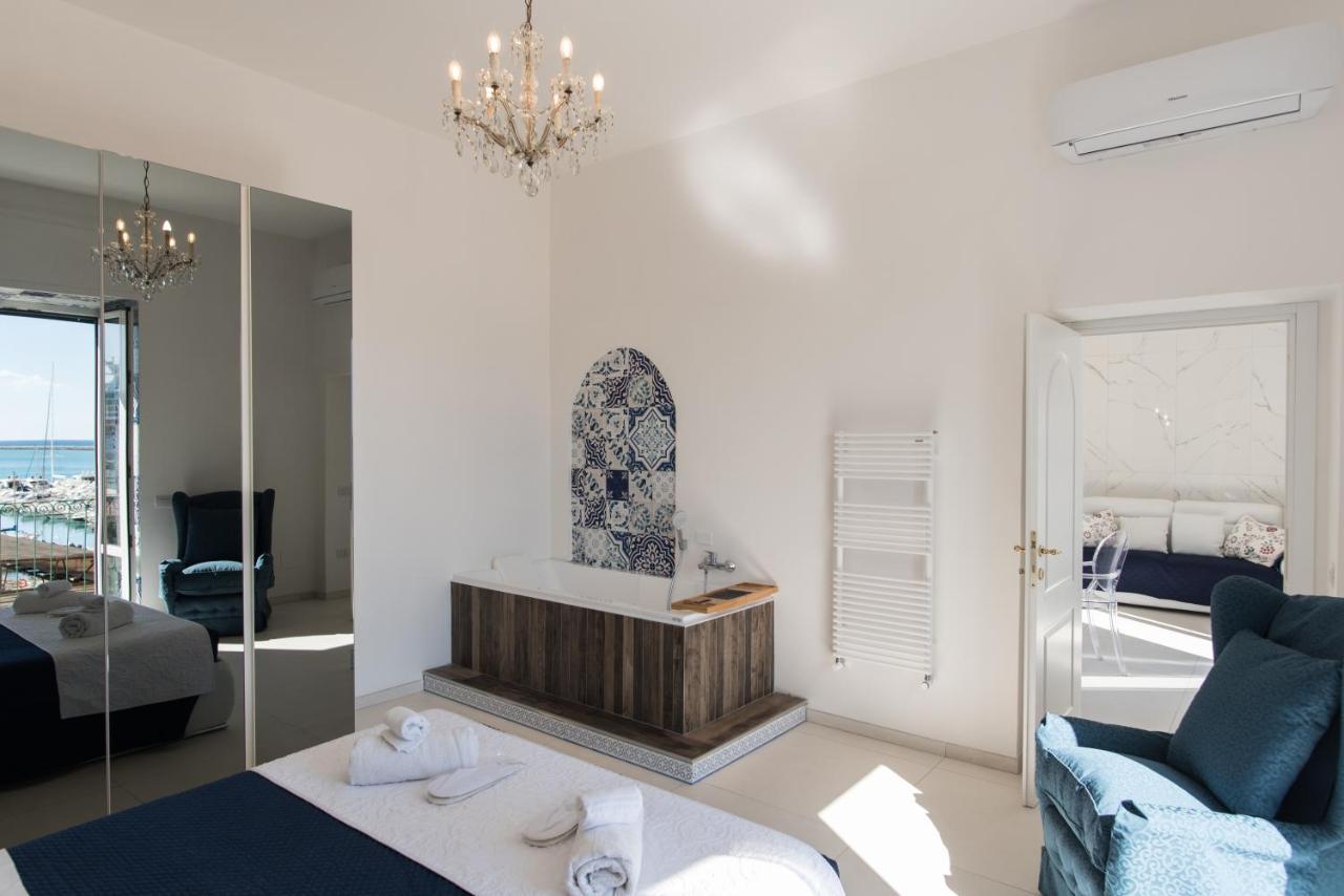 Relais Mareluna - Luxury Apartments Salerno Exteriör bild