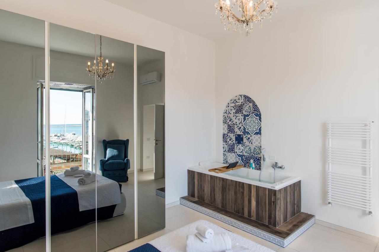 Relais Mareluna - Luxury Apartments Salerno Exteriör bild